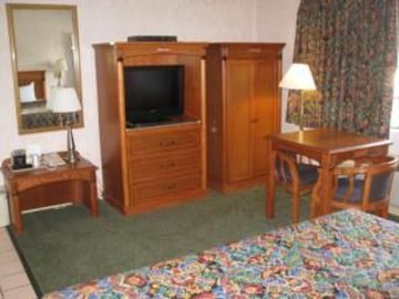 HAWTHORNE PLAZA INN