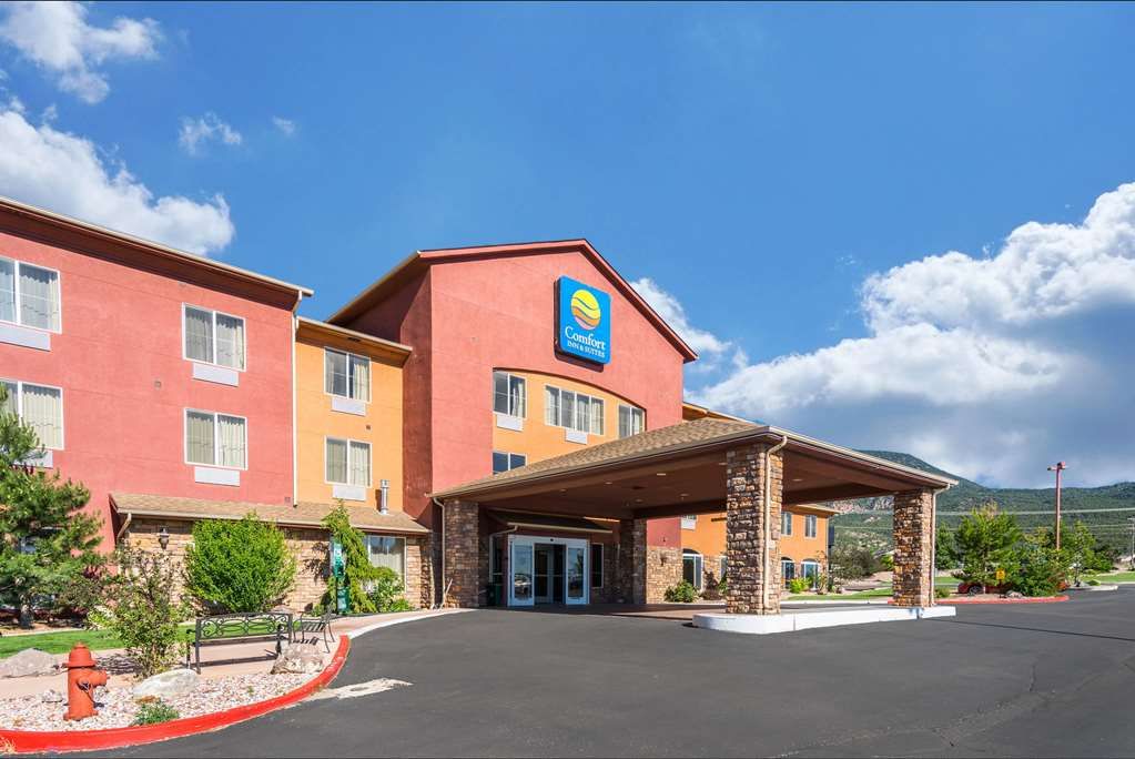 COMFORT INN & SUITES