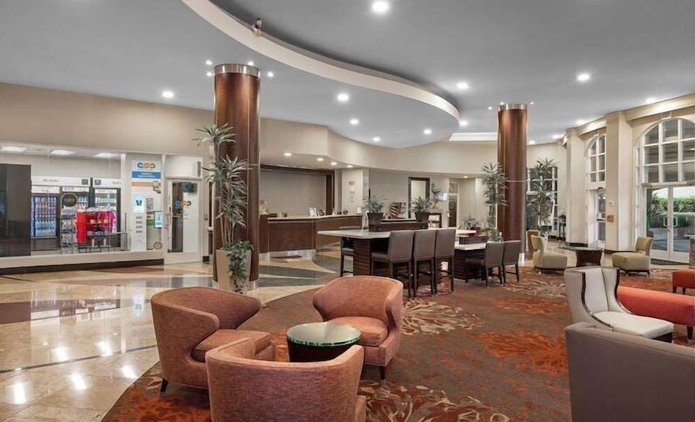 DESERT PALMS HOTEL & SUITES