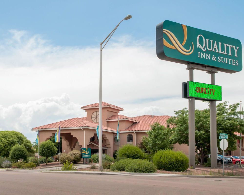 QUALITY INN & SUITES