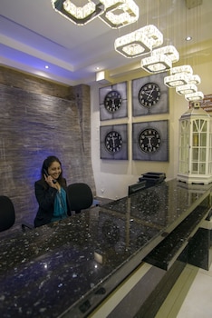 THE LANDMARK SUITES