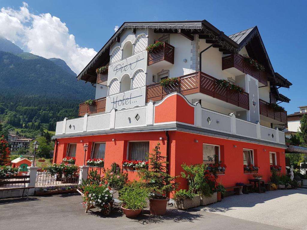 PIER HOTEL