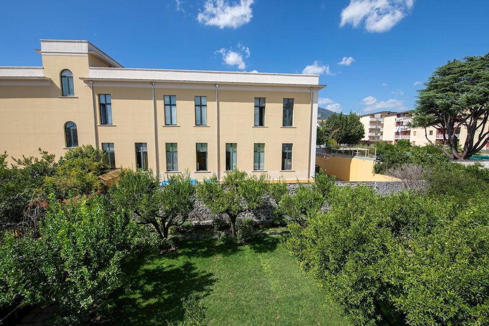 PALAZZO CARACCIOLO DEL SOLE