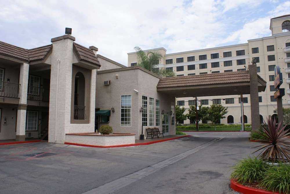 QUEENS INN ANAHEIM