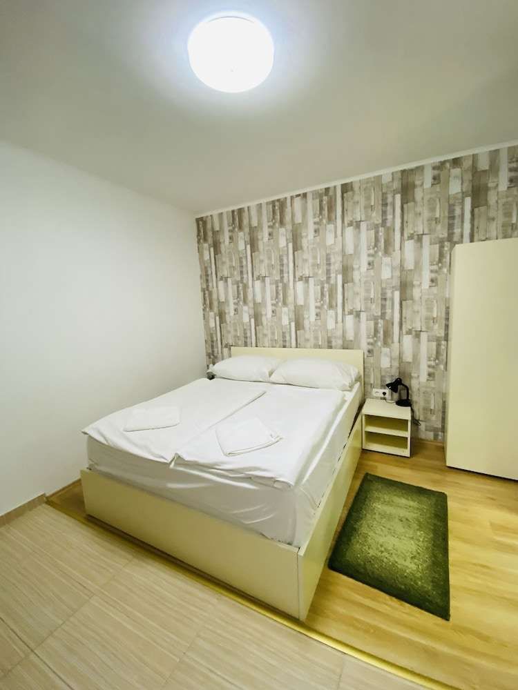 EASY STAR HOTEL