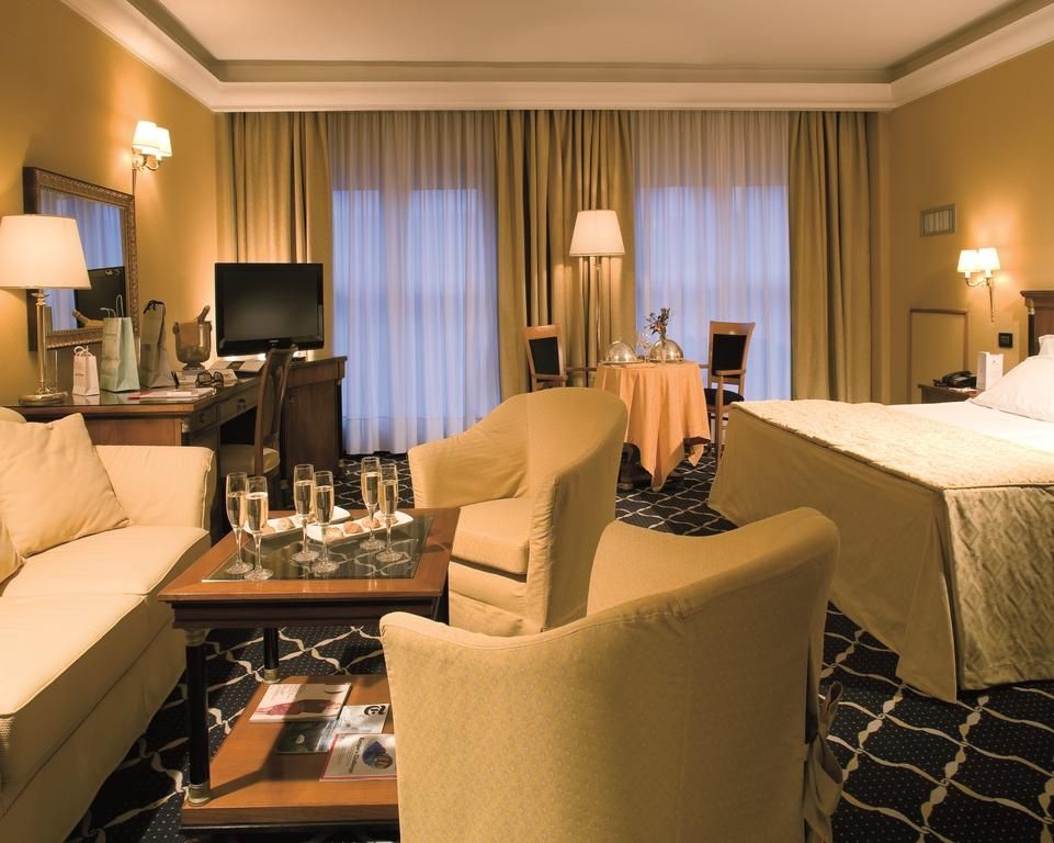 RAMADA BY WYNDHAM NAPLES