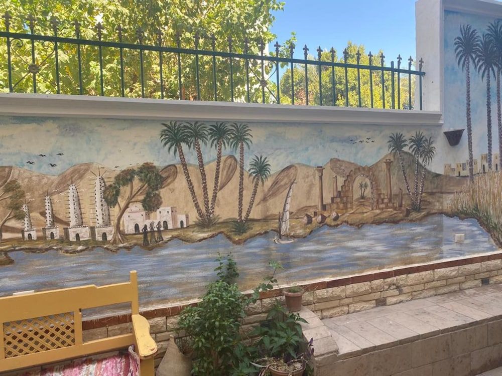 SPRING HOTEL LUXOR