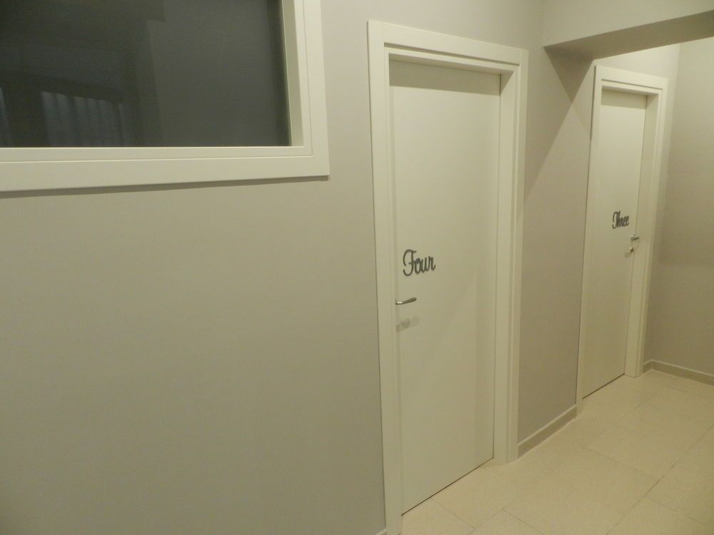 MOLA ROOMS