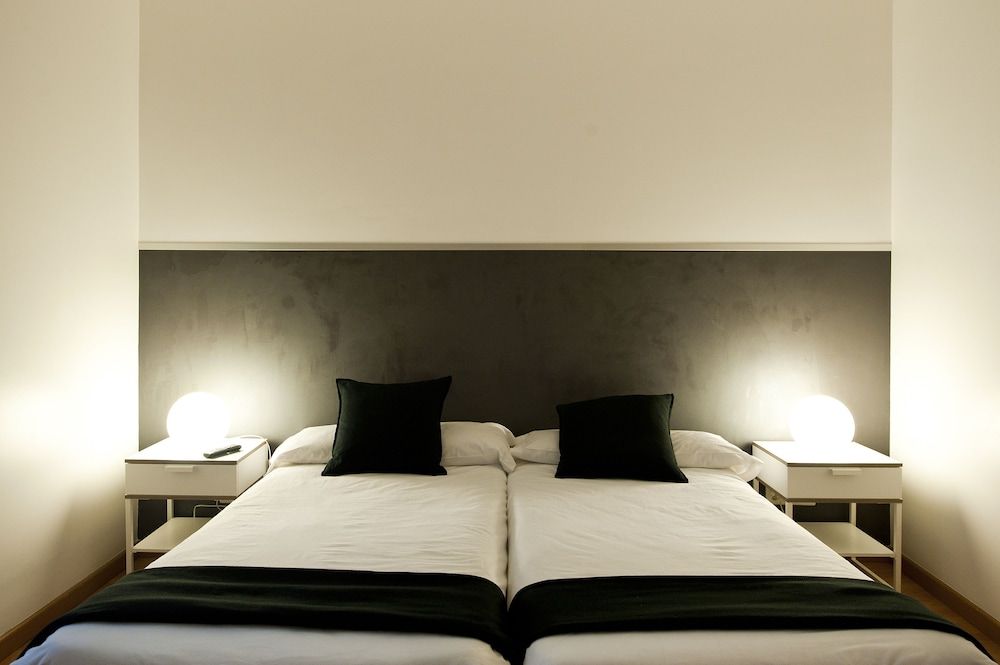 APTBCN SUPER BALMES GUEST HOUSE