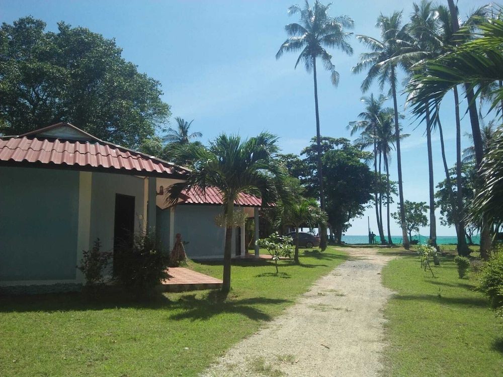 OYO 75333 LANTA BEACH LODGE