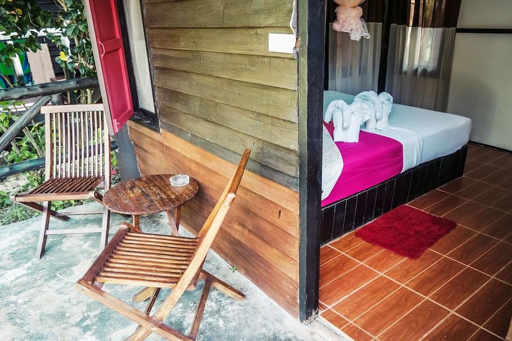 LEAF HOUSE BUNGALOW - HOSTEL