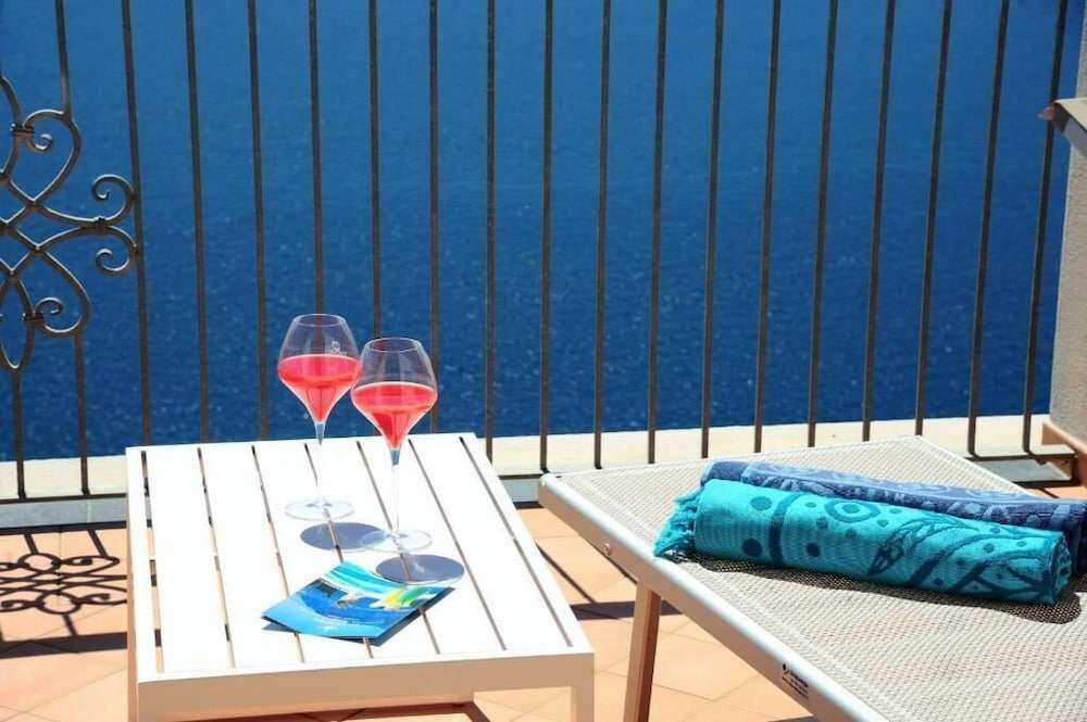 AMALFI BLU RETREAT