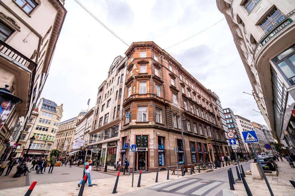 2B HOSTEL & ROOMS