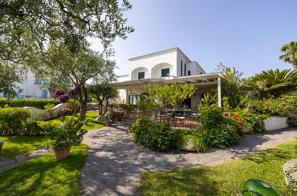 BOUTIQUE HOTEL IDEAL