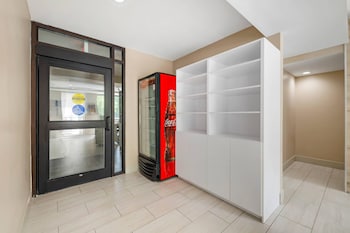COUNTRY INN &amp; SUITES BY RADISSON, STATEN ISLAND