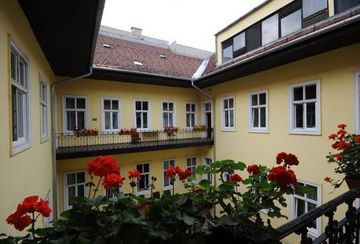 CITY HOSTEL FLORA