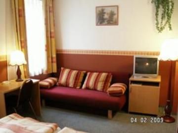 HOTEL QUEEN MARY