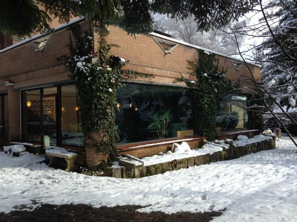 LH ALBERGO IL PICCHIO
