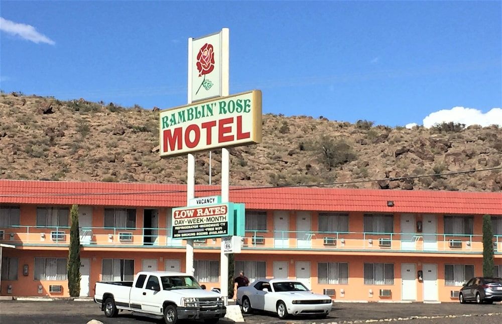 RAMBLIN ROSE MOTEL