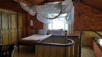 WOODMERE SERVICED APARTMENTS