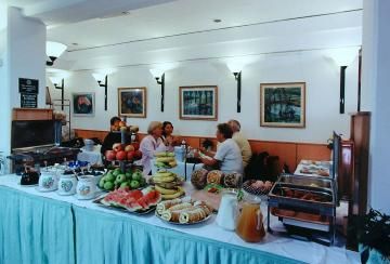 IBIS HOTEL HEROES SQUARE