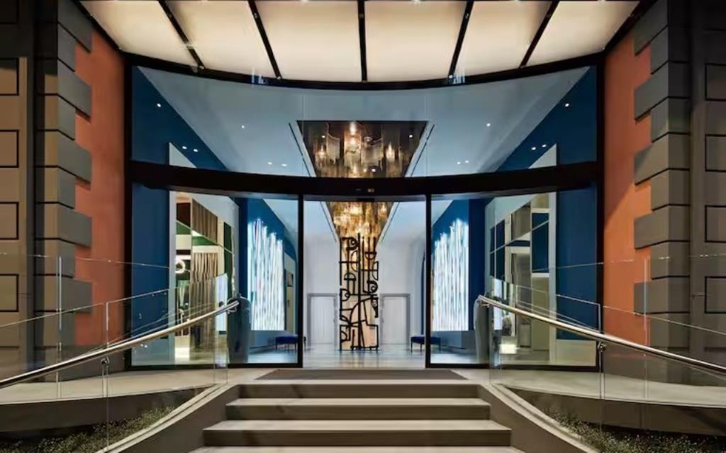 De Bonart Naples - Curio Collectyion by Hilton
