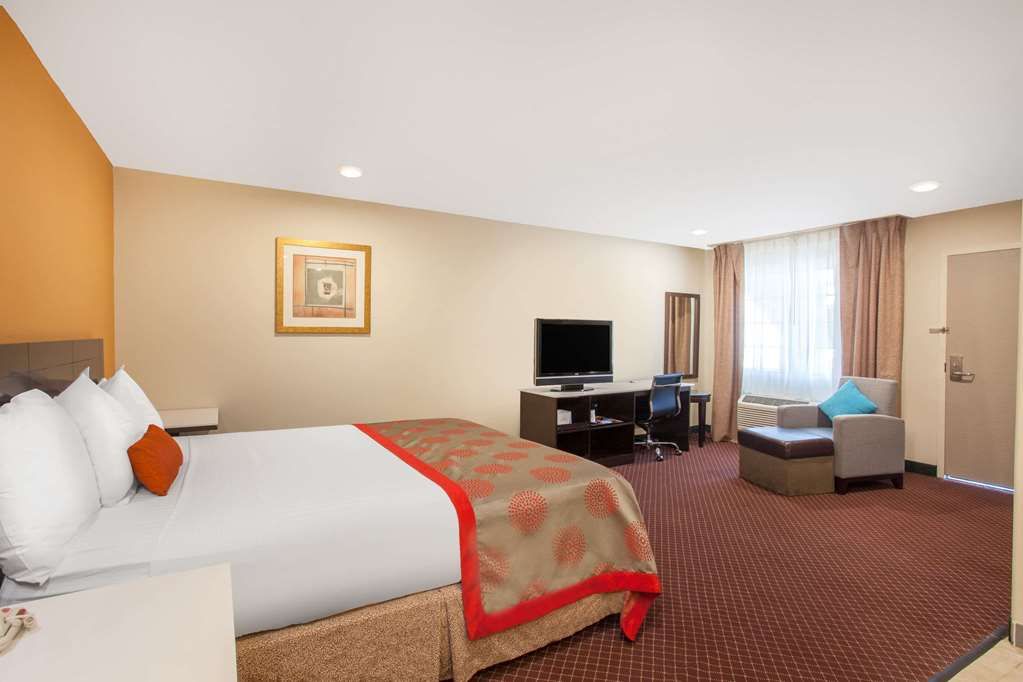 RAMADA BY WYNDHAM CULVER CITY