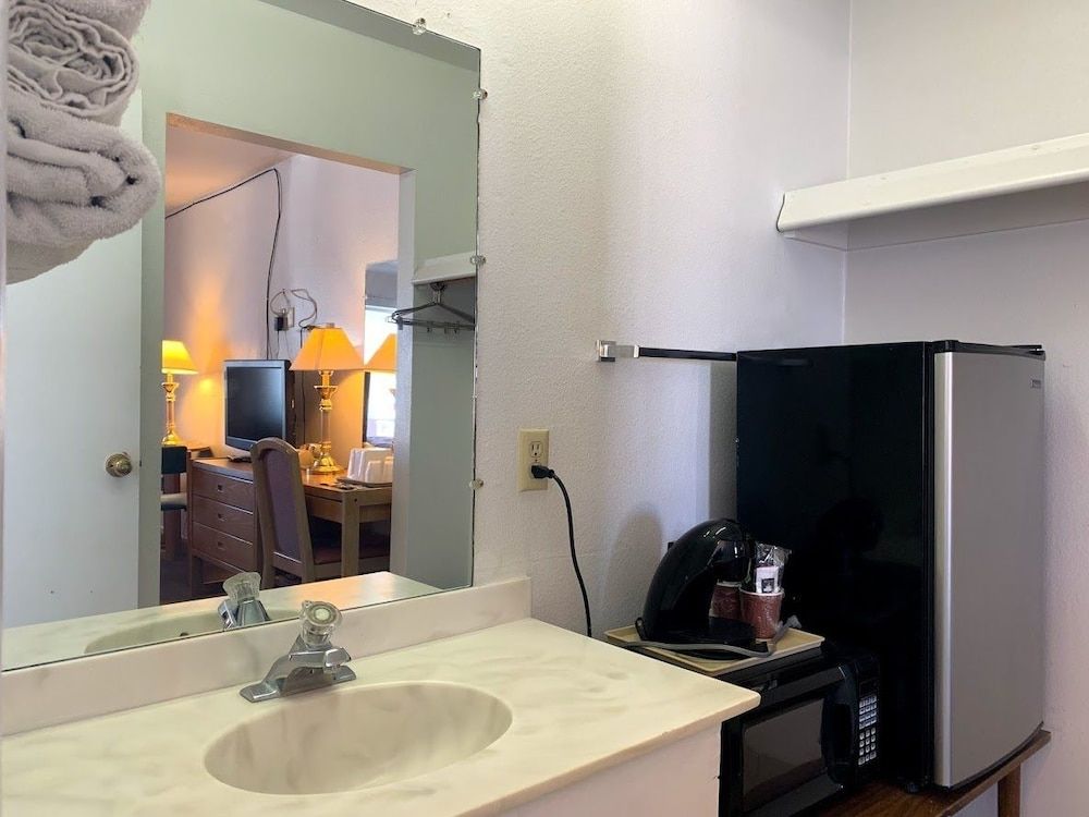 ECONOMY INN