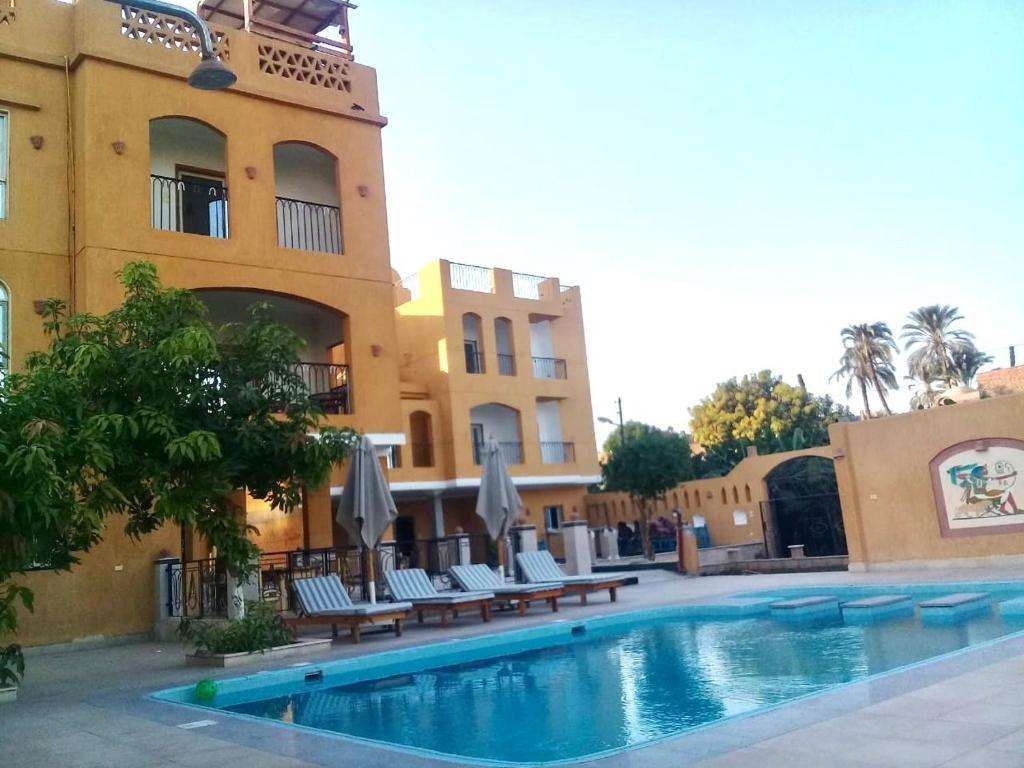 JEWEL HOWARD CARTER HOTEL