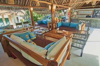 MVUVI LODGE KITE HOUSE