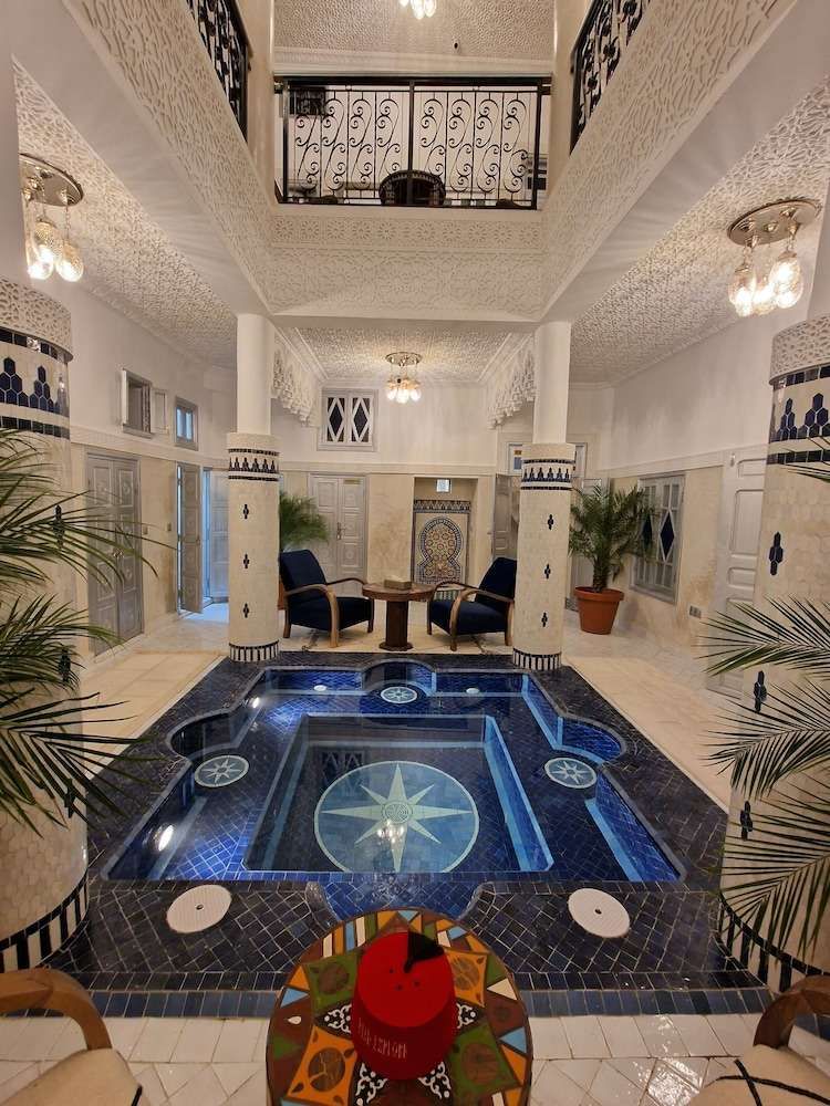 RIAD EXPLORE
