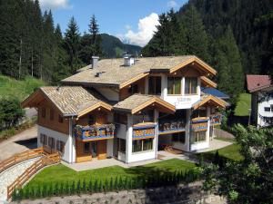 COLOR HOME SUITE APARTMENTS