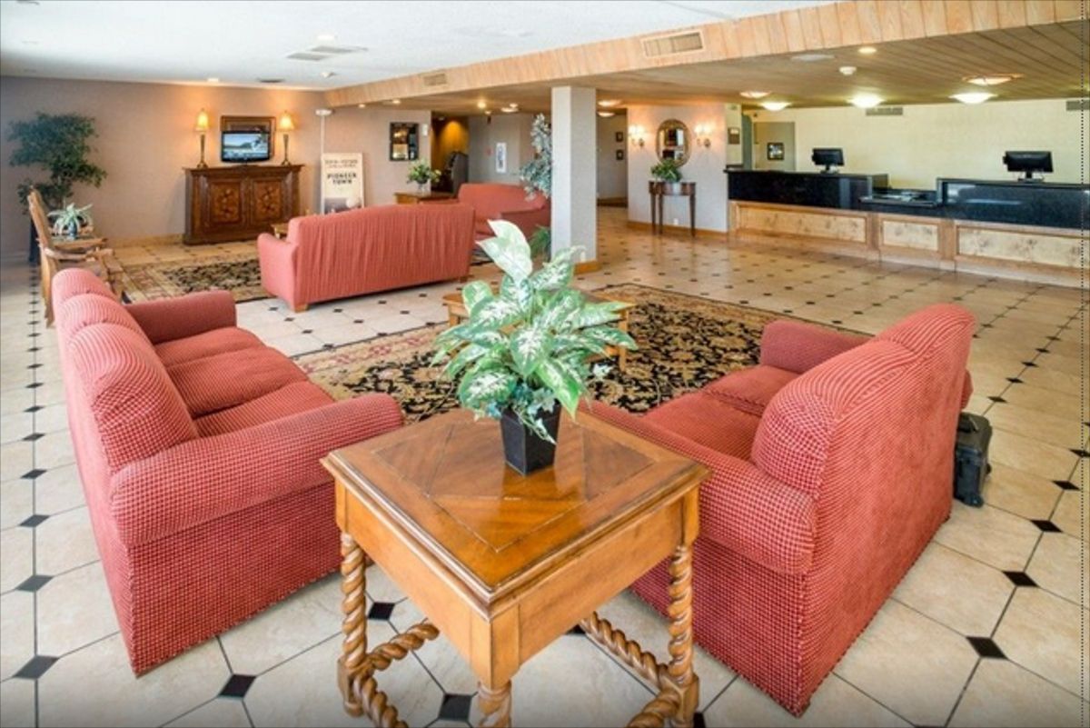AMARILLO INN AND SUITES